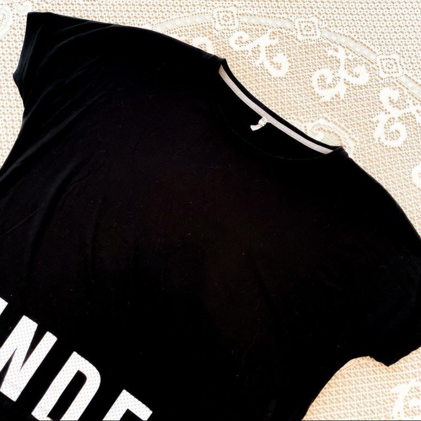 Under Armour Wordmark Hem Cropped Shirt